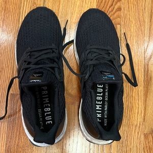 Adidas Ultra Boost ( worn once) in awesome shape.
